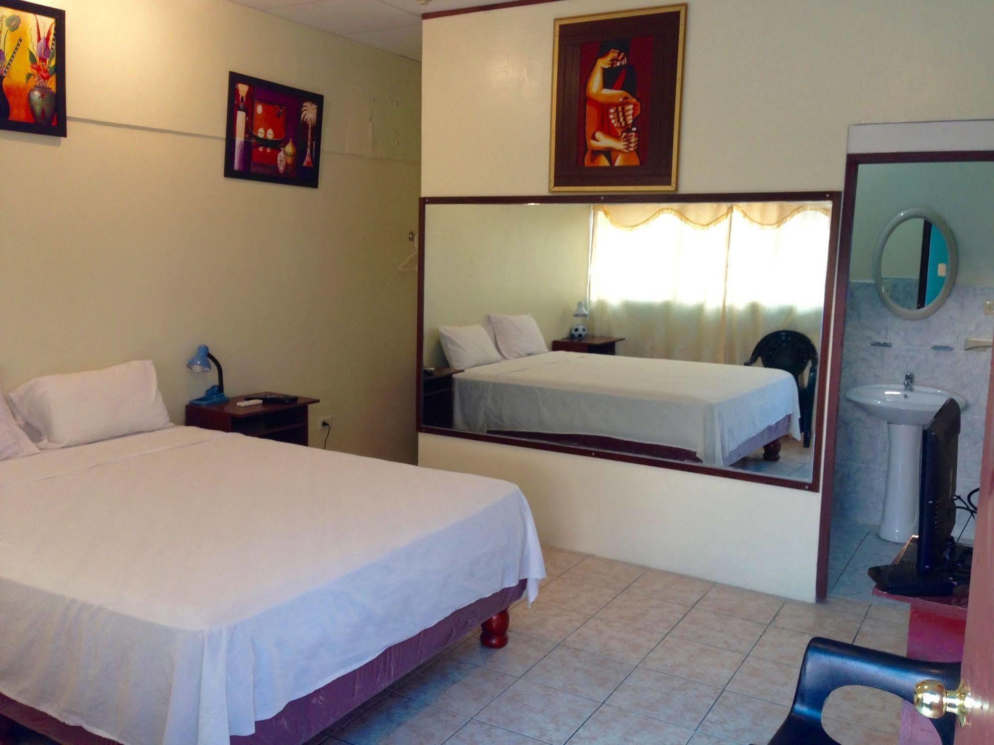 Hotel Mundialcity Guayaquil Esterno foto